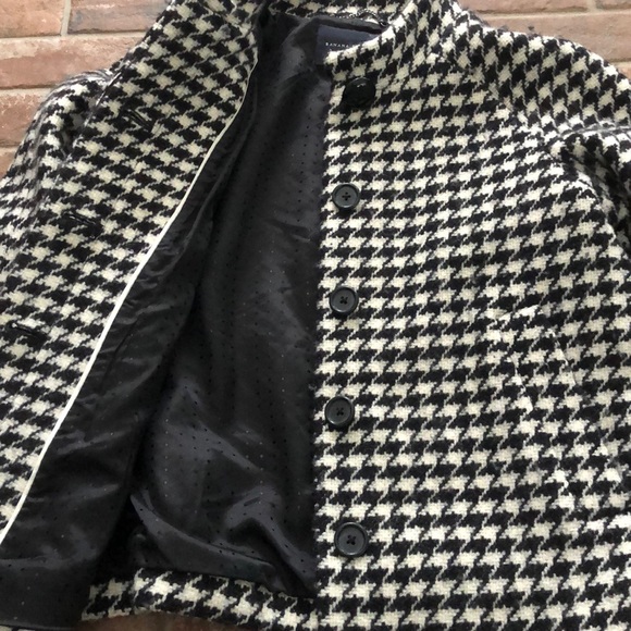 Banana Republic Wool blk and Wht houndstooth coat - Picture 6 of 8